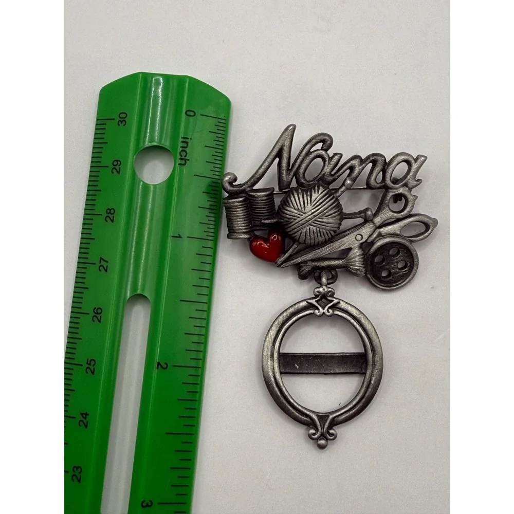 Vintage Nana‎ Sewing Brooch Silver Tone – Sentimental Novelty Pin